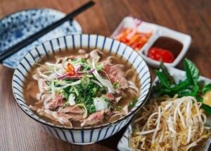 uán nổi tiếng với bát phở bò mang hương vị truyền thống của phở Hà Nội