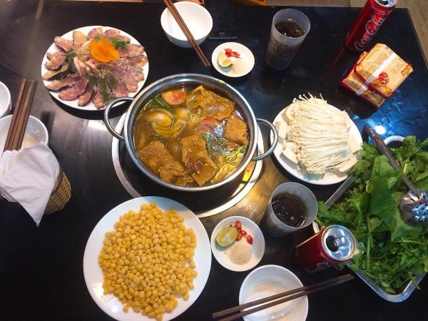 Hotpot Center là một địa điểm lẩu băng chuyền hấp dẫn ở Sapa