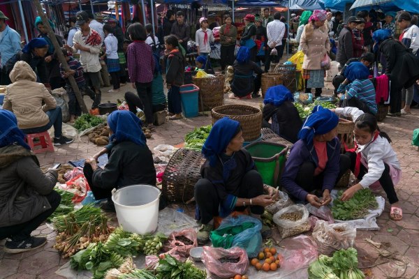 Chợ phiên Y Tý Lào Cai tụ tập đầy đủ các loại hàng hóa